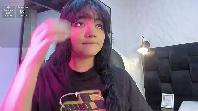 Snapshot of Darky_Doll chatting on December 15, 2025, 1:44 am Darky Doll online show from December 15, 2025, 1:44 am