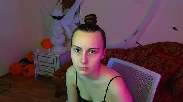 Kelly Cartier online show from November 1, 2025, 11:37 am