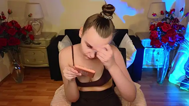 Kelly Cartier online show from December 4, 2025, 12:15 pm