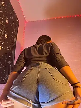 Snapshot of ZeziGamingg chatting on January 16, 2026, 5:00 am ZeziGamingg online show from January 16, 2026, 5:00 am