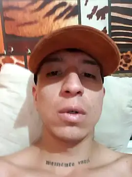 Snapshot of Fvrxxo19cm chatting on October 17, 2025, 3:14 pm Fvrxxo19cm online show from October 17, 2025, 3:14 pm