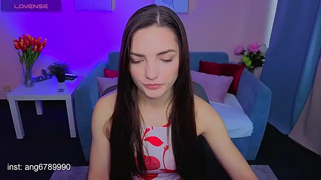 Snapshot of MyEllaLuvs chatting on October 3, 2025, 1:34 pm MyEllaLuvs online show from October 3, 2025, 1:34 pm