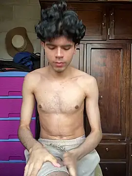 Axel-Mejia online show from December 2, 2025, 1:46 pm