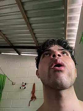 Axel-Mejia online show from April 20, 2026, 7:37 pm