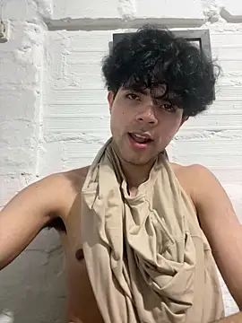 Axel-Mejia online show from June 3, 2026, 2:01 am