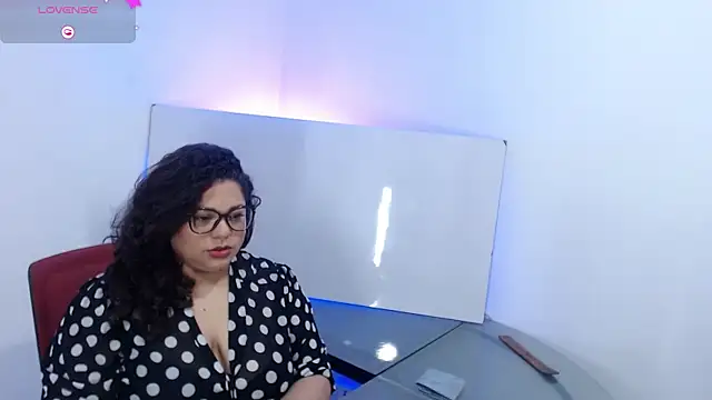 merly chica online show from October 13, 2025, 1:23 pm