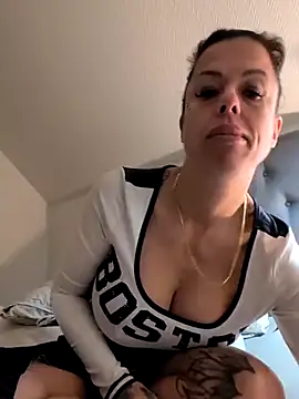 sexygilf82 online show from November 27, 2025, 12:11 am