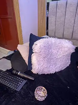 Snapshot of kendall_flower chatting on February 20, 2026, 8:11 pm kendall flower online show from February 20, 2026, 8:11 pm