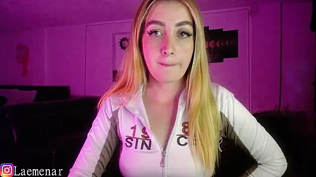 Saraa-Smith online show from November 6, 2025, 3:43 am