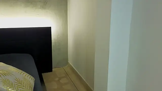 emmi collinss online show from April 8, 2026, 7:48 pm