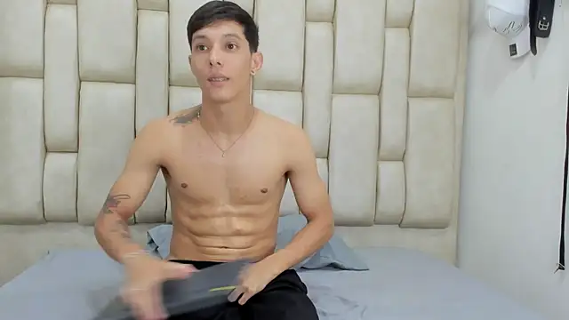 Snapshot of ZafiroAndFlynn chatting on January 7, 2026, 2:49 am ZafiroAndFlynn online show from January 7, 2026, 2:49 am