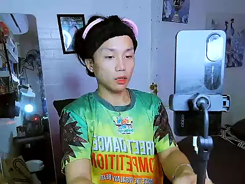 Snapshot of YourNikkieXxx chatting on October 15, 2025, 10:23 am YourNikkieXxx online show from October 15, 2025, 10:23 am