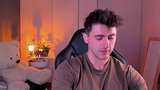 Oscar Miller  online show from October 24, 2025, 9:25 pm