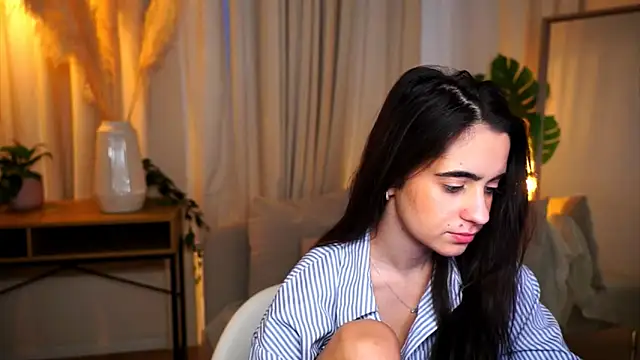 Snapshot of miilky_wayy chatting on November 21, 2025, 11:20 am miilky wayy online show from November 21, 2025, 11:20 am