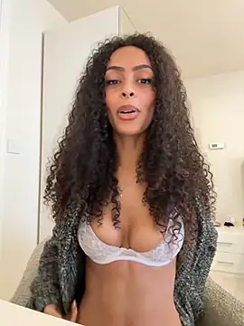 yasmingarcia online show from October 29, 2025, 11:09 am