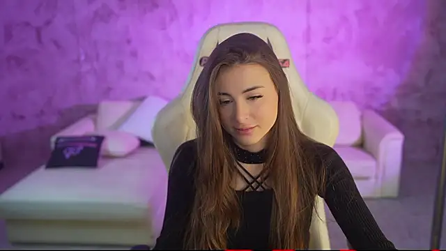 Snapshot of Luna_secretgirl chatting on February 10, 2026, 8:35 am Luna secretgirl online show from February 10, 2026, 8:35 am