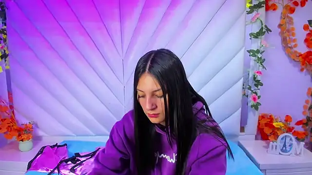  Luna Bennett online show from November 12, 2025, 12:31 pm