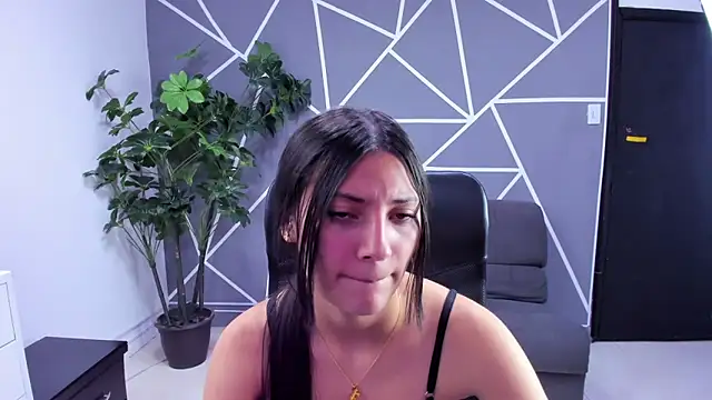  Luna Bennett online show from April 1, 2026, 8:50 pm