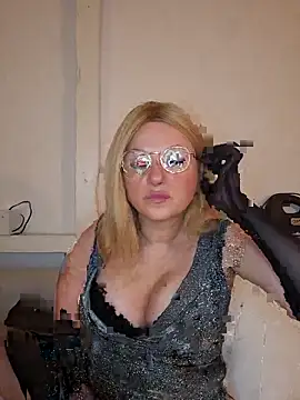 TinaLizxh online show from December 2, 2025, 7:48 pm