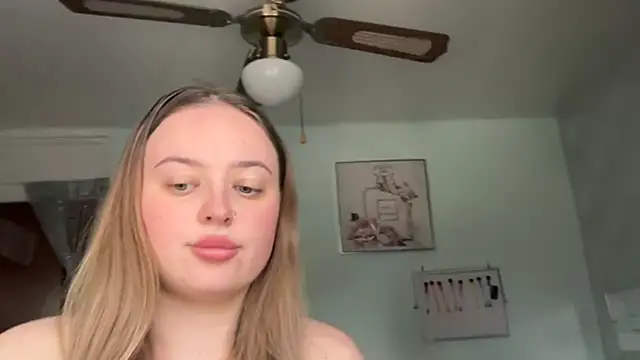 Snapshot of SexySashaxox chatting on October 4, 2025, 11:01 am SexySashaxox online show from October 4, 2025, 11:01 am