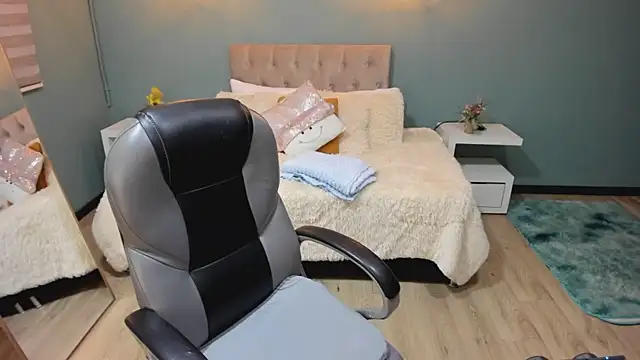 Miss Cataleya   online show from December 17, 2025, 12:10 pm