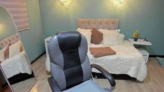 Miss Cataleya   online show from March 10, 2026, 11:36 am