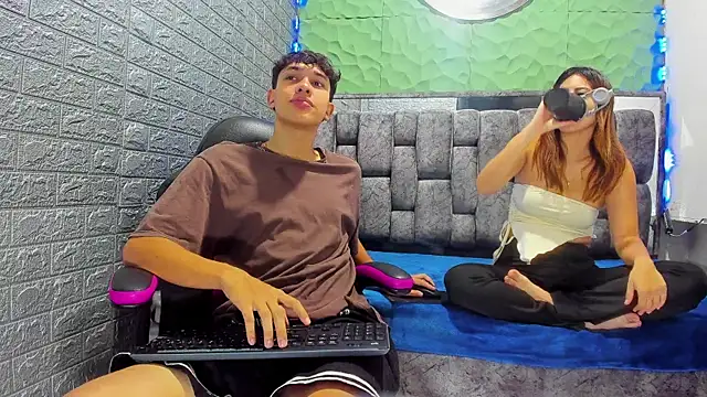 ChanellandMax online show from December 19, 2025, 1:46 pm