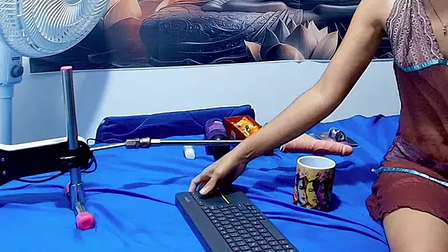 Snapshot of MiaBlaze_ chatting on November 15, 2025, 1:42 am MiaBlaze online show from November 15, 2025, 1:42 am