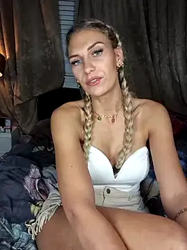 Melody1600 online show from September 29, 2025, 9:42 pm