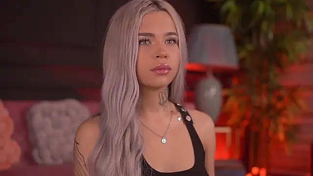 Snapshot of NickyBenz chatting on November 10, 2025, 6:57 pm NickyBenz online show from November 10, 2025, 6:57 pm