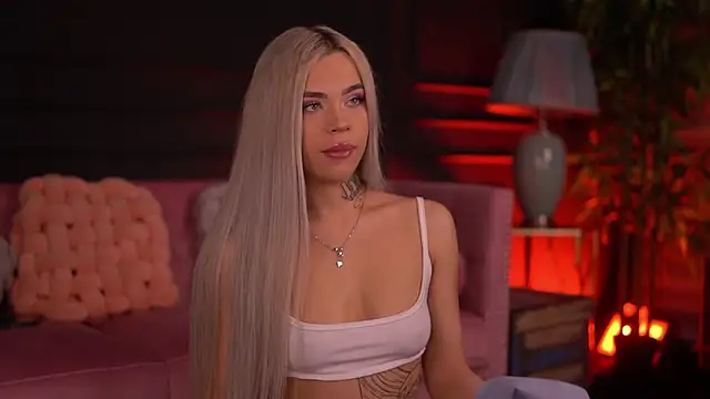 Snapshot of NickyBenz chatting on November 15, 2025, 7:18 pm NickyBenz online show from November 15, 2025, 7:18 pm