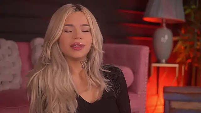 Snapshot of NickyBenz chatting on November 29, 2025, 7:14 pm NickyBenz online show from November 29, 2025, 7:14 pm