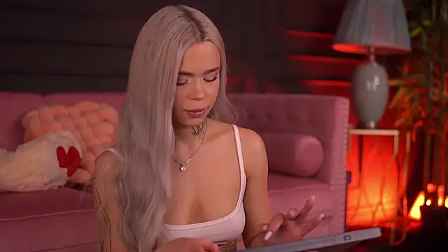 Snapshot of NickyBenz chatting on November 12, 2025, 8:12 pm NickyBenz online show from November 12, 2025, 8:12 pm