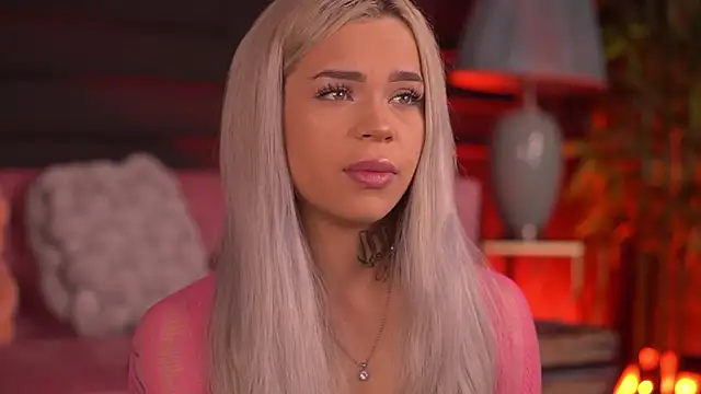 Snapshot of NickyBenz chatting on November 14, 2025, 7:06 pm NickyBenz online show from November 14, 2025, 7:06 pm