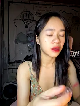 Snapshot of TiNa_04 chatting on November 11, 2025, 10:15 pm TiNa 04 online show from November 11, 2025, 10:15 pm