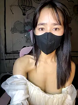 Snapshot of TiNa_04 chatting on November 12, 2025, 10:19 am TiNa 04 online show from November 12, 2025, 10:19 am