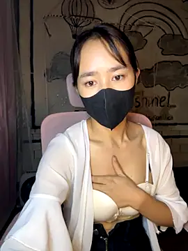 Snapshot of TiNa_04 chatting on November 13, 2025, 10:52 am TiNa 04 online show from November 13, 2025, 10:52 am