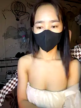 Snapshot of TiNa_04 chatting on November 18, 2025, 11:37 pm TiNa 04 online show from November 18, 2025, 11:37 pm