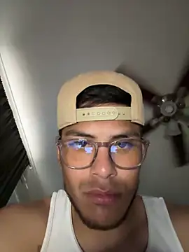 Snapshot of StrokingDaddy4 chatting on September 29, 2025, 10:26 pm StrokingDaddy4 online show from September 29, 2025, 10:26 pm