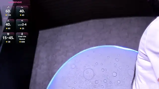 ReinaChloe online show from February 17, 2026, 4:04 pm