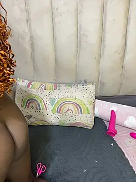 Snapshot of LonelyQueenxx25 chatting on June 3, 2026, 8:35 pm LonelyQueenxx25 online show from June 3, 2026, 8:35 pm