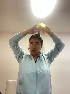 CharlotteBrownn  online show from March 4, 2026, 9:22 pm