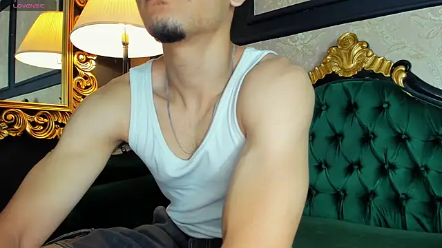 Snapshot of AlessandroKiing chatting on June 14, 2026, 12:07 am AlessandroKiing online show from June 14, 2026, 12:07 am