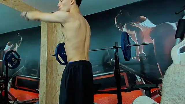 AlessandroKiing online show from April 16, 2026, 9:39 pm