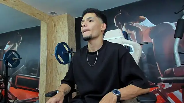 AlessandroKiing online show from April 16, 2026, 9:26 pm