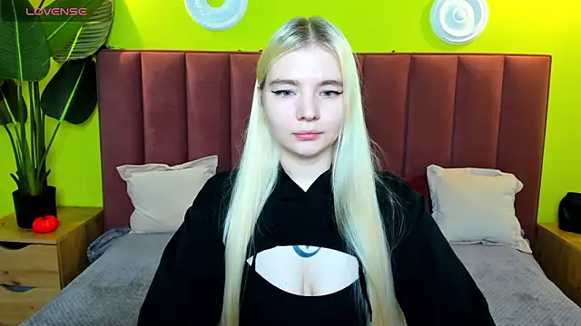 Snapshot of RuthBryant chatting on November 12, 2025, 12:37 am RuthBryant online show from November 12, 2025, 12:37 am