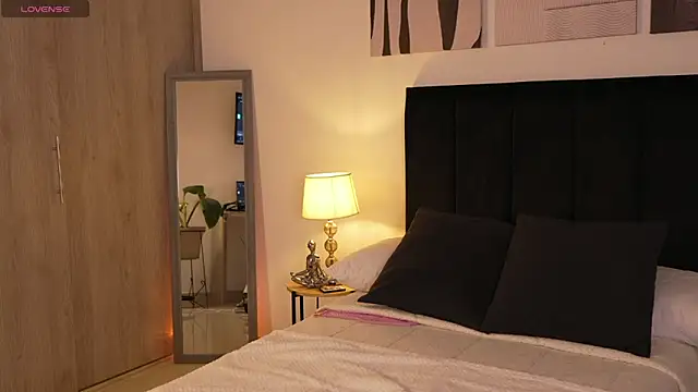 izzyvega   online show from March 10, 2026, 2:37 am