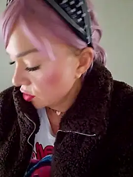 Sugarloveless online show from March 13, 2026, 9:31 pm