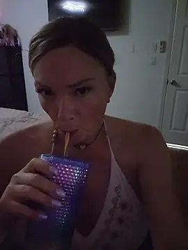 Snapshot of Sugarloveless chatting on May 17, 2026, 4:29 pm Sugarloveless online show from May 17, 2026, 4:29 pm