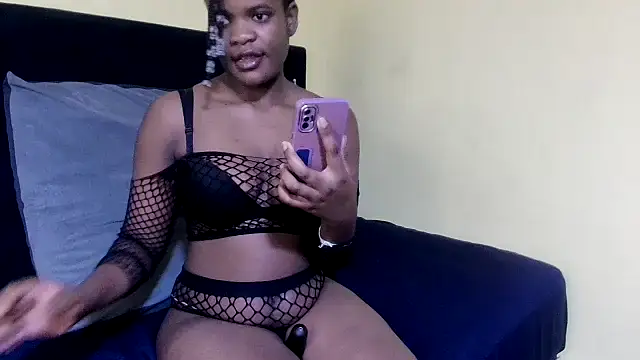 SweetTitties21 online show from November 3, 2025, 3:48 pm